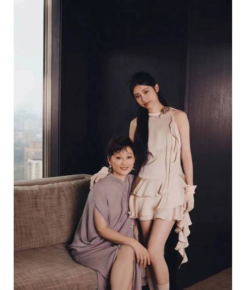 2025新澳门天天开奖免费和冯小刚养女高中毕业与冯小刚收养的女儿