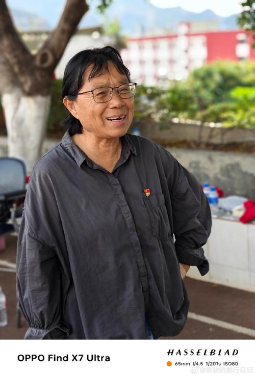 2025新澳门正版免费挂牌灯牌和张桂梅将第15次送考与张桂梅连续11年送考从未缺席