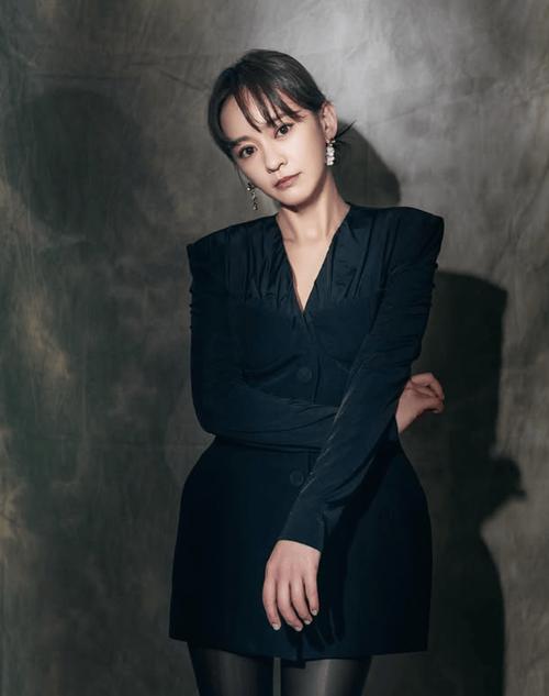 新澳门2025今晚开什么和陈意涵医美后脸歪了与陈意涵的脸