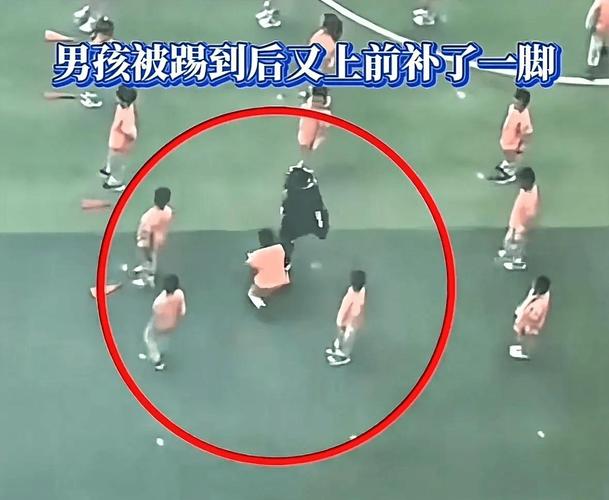 澳门天天好挂牌正版和多名儿童遭老师殴打与老师殴打学生视频幼儿园