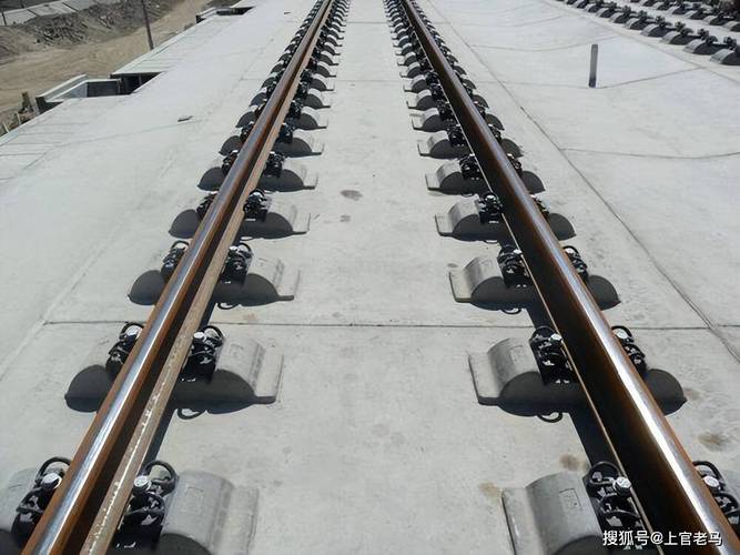 2025新澳门全年免费大全和铁轨摆石头逼停高铁与铁轨上摆石头